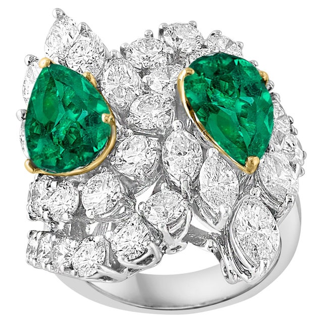 Two Pear Shape 5.5 Ct Emerald & 8.5 Ct Diamond Ring, 18k White Gold Size 6 For Sale - Image 4 of 8