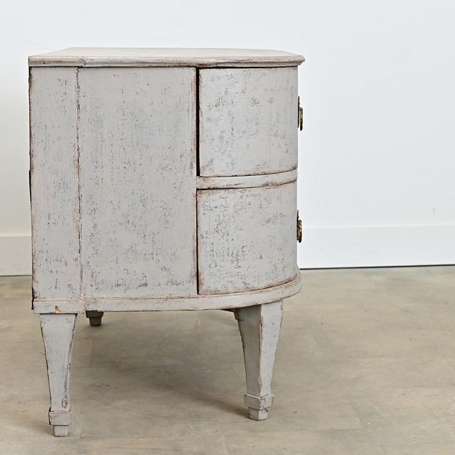 18th Century Swedish Gustavian Period Bow-front Commode For Sale In Baton Rouge - Image 6 of 11