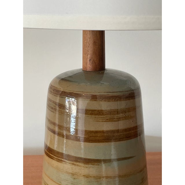 Mid-Century Modern 1960s Martz Ceramic and Walnut Lamp by Jane and Gordon Martz For Sale - Image 3 of 8