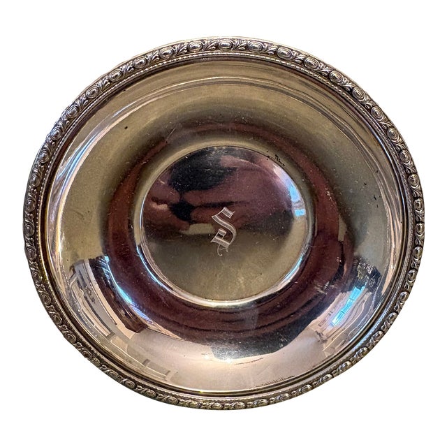 Early 20th Century Sterling Silver Round Salver With Engraved Surface "S" and Decorative Border For Sale