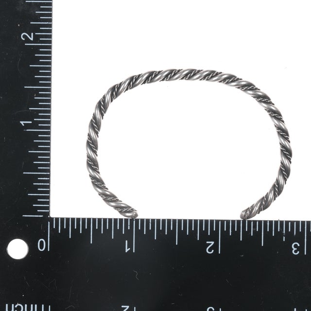 Late 20th Century 6" 6 Stacking Navajo twisted silver wire cuff bracelets For Sale - Image 5 of 9