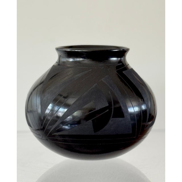 Tribal 20th Century Mata Ortiz Black Earthenware Pot by Tomasa Mora For Sale - Image 3 of 11