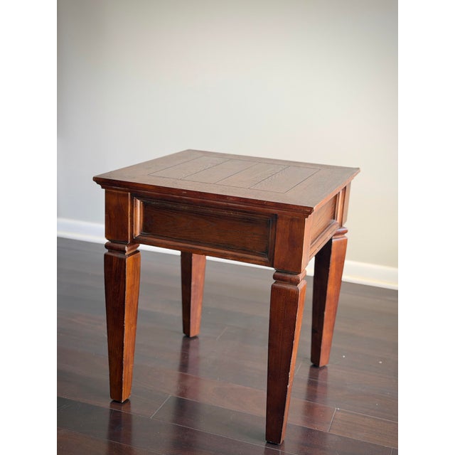 Wood Late 20th Century Georgian Revival Mahogany End Side Accent Lamp Table in the Style of Baker Henredon Drexel Heritage For Sale - Image 7 of 9