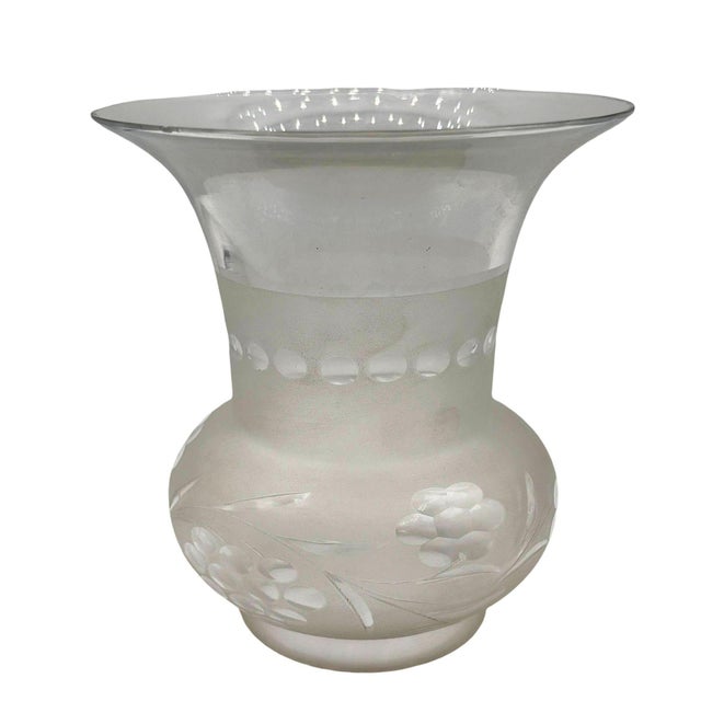 Late 19th Century Victorian Two-Tone Frosted Wheel Cut Glass Oil Lamp Fluted Hurricane Shade For Sale - Image 4 of 8