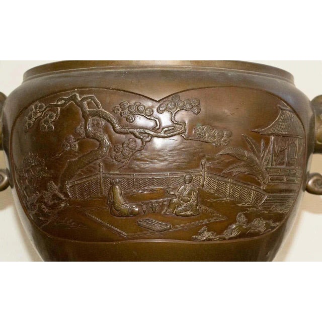 China Bronze Pot Cover with Palace Courtyard Scenes, 1900s For Sale - Image 4 of 9
