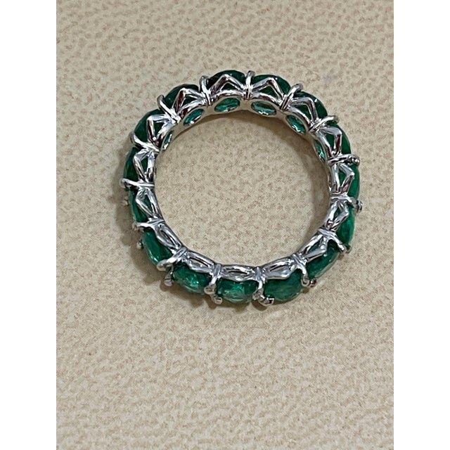 The School of Paris 20 Pointer Each 4 Carat Emerald Anniversary Eternity Band / Ring Platinum For Sale - Image 3 of 18