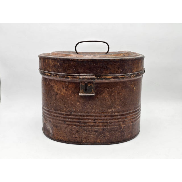 English Hat Box in Sheet Metal, Early 1900s For Sale - Image 11 of 11