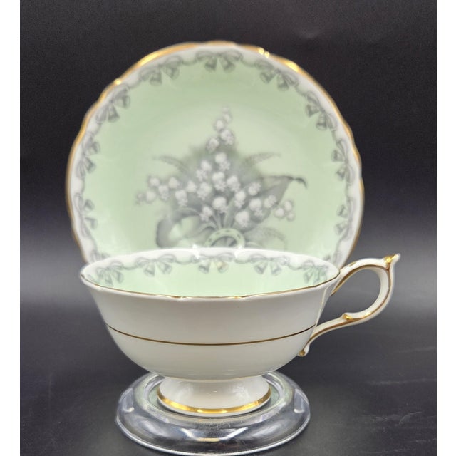 Mid 20th Century Vintage 1939-1949 'Double Warrant' Paragon 'To the Bride' Teacup and Saucer by Appointment Hm Queen Elizabeth and Hm Queen Mary For Sale - Image 5 of 18