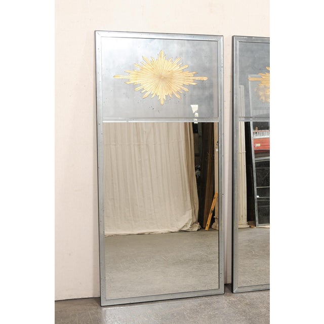 Transitional Pair of Silver & Gold Églomisé Sunburst Mirrors For Sale - Image 3 of 14