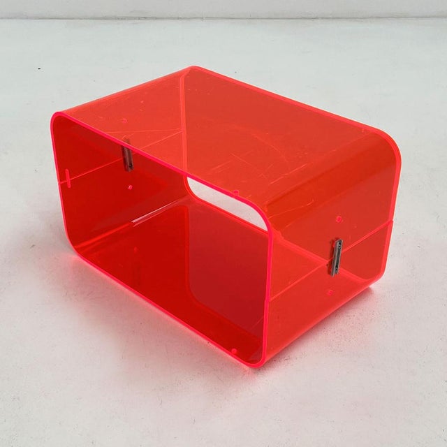 Plastic Fluo Pink Acrylic Glass Side Table, 1980s For Sale - Image 7 of 10