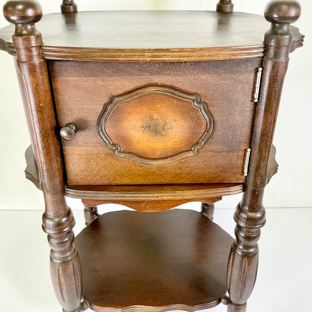 Wood Early 1900s Antique Americana Boho Chic British Colonial Cushman Product Drinks Table Humidor For Sale - Image 7 of 14