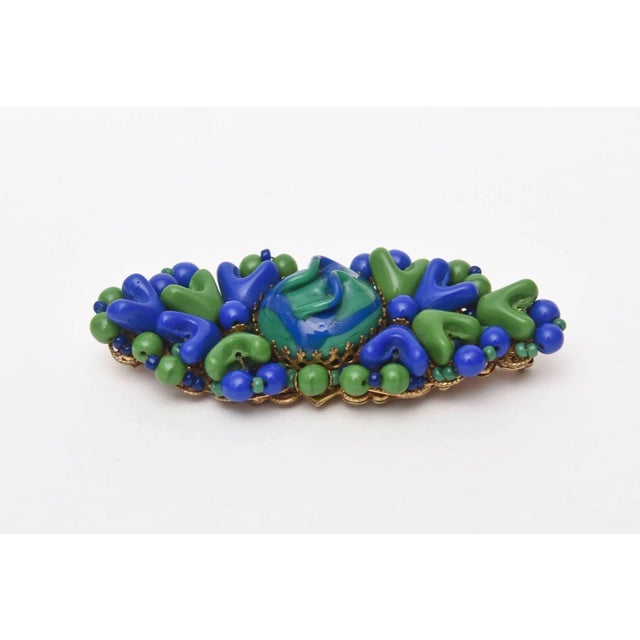 1950s Vintage MIriam Haskell Abstract Resin Royal Blue and Green Bead Brooch Pin 50's For Sale - Image 5 of 8