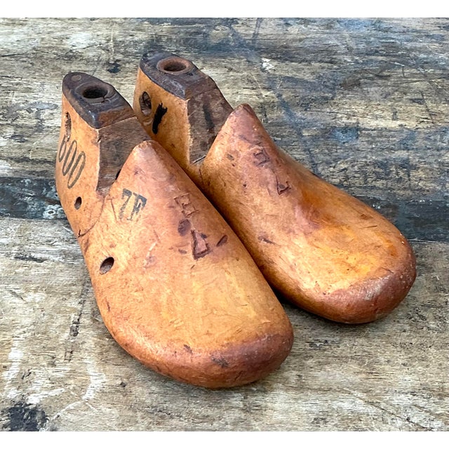 Early 20th Century Vintage Patinated Show Lasts - Set of 2 For Sale - Image 5 of 12