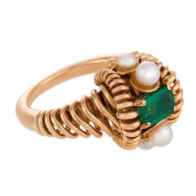 1950s French Mid Century Emerald Pearl 18k Yellow Gold Ring, Size 5 For Sale - Image 5 of 5