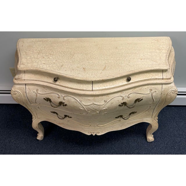 Late 20th Century Painted Bombe Chest / Commode - Made in Italy For Sale In New York - Image 6 of 12