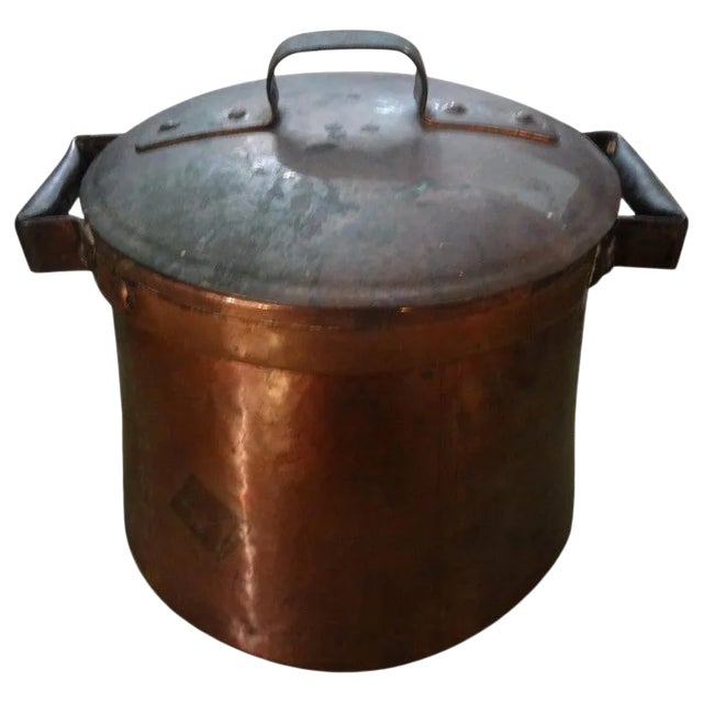 19th Century French Copper Pot With Lid For Sale