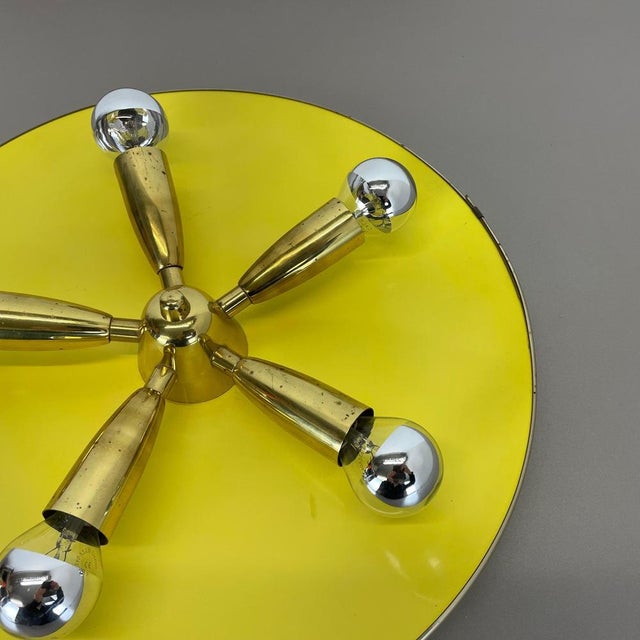 Theatre Wall Light in Brass + Yellow in the style of Stilnovo by Gio Ponti, Italy, 1950s For Sale - Image 6 of 18