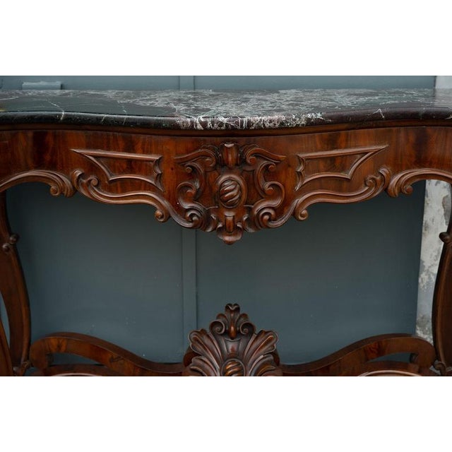 Antique Luigi Flippo Neapolitan console table in mahogany feather with a red Levanto marble top, dating back to the first...