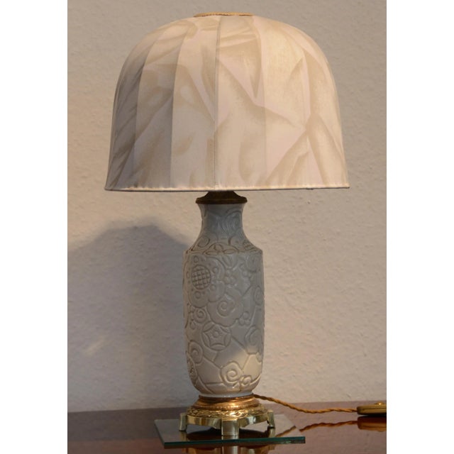 1930s Art Deco White Ceramic Lamp with Floral Pattern, 1930s For Sale - Image 5 of 7