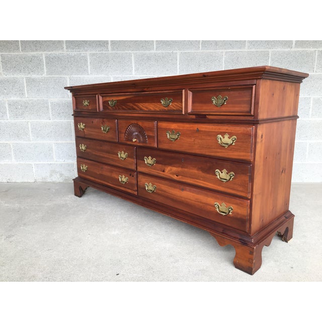 Description: Lexington 10 Drawer Chippendale Style Dresser. In Very Good Vintage Furniture Condition. Original Finish,...