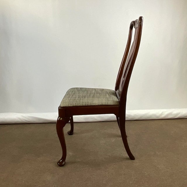 1980s Vintage Hollywood Regency Mahogany Queen Anne Side Chair For Sale - Image 9 of 11