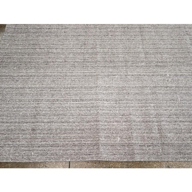 Mid 20th Century Galerie Shabab Collection Mid-20th Century Vintage Turkish Flatweave Kilim Room Size Carpet For Sale - Image 5 of 8