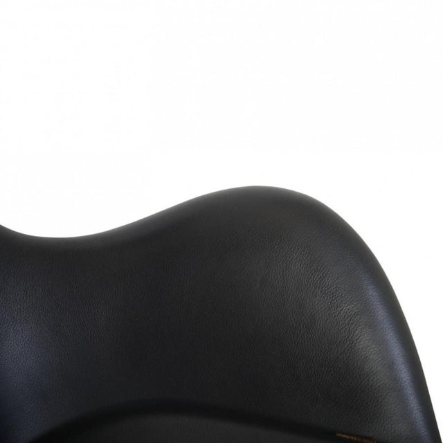 Animal Skin Egg Chair in Black Aura Leather by Arne Jacobsen, 2016 For Sale - Image 7 of 18