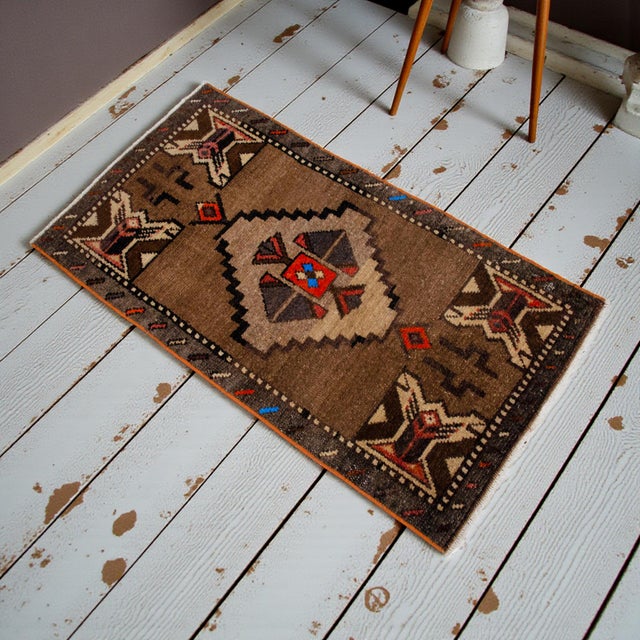 a Vintage Turkish Small yastik rug, perfect for entryway, bath or in front of the kitchen sink. Dimension: 21" x 39" or 1...