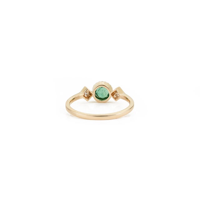 Round Emerald Trilogy Vintage Ring With Diamonds in 14k Yellow Gold Size 6 For Sale - Image 12 of 18