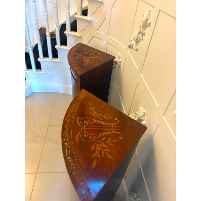 Late 19th Century Antique English Victorian Marquetry Mahogany Corner Cabinets, 1880, Set of 2 For Sale - Image 5 of 16
