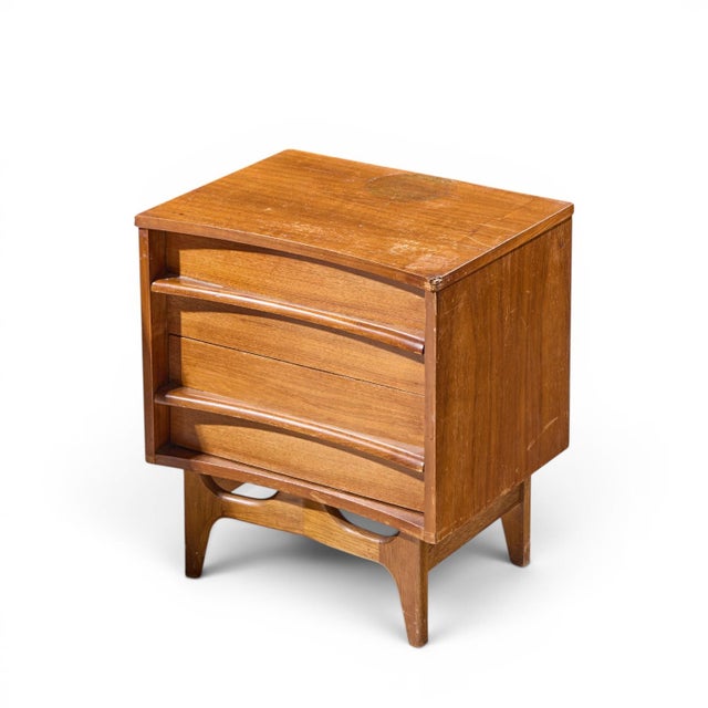 Young Manufacturing Mid Century Walnut Curved Front Nightstands - Pair For Sale - Image 11 of 11