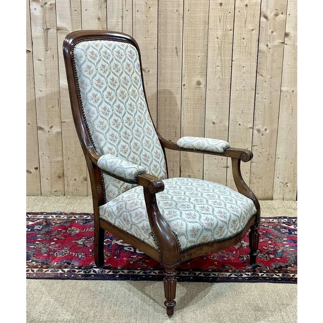 19th century Voltaire armchair in walnut - L=68cm, D=78cm, H=1m07, seat H=40cm.