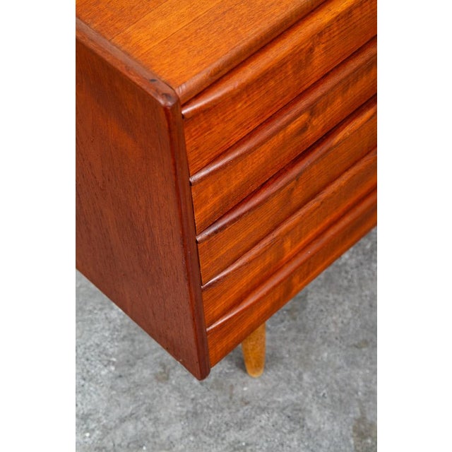 Brown Mid Century Danish Modern Chest of Drawers Dresser Teak Vintage Locking 5 MCM For Sale - Image 8 of 12