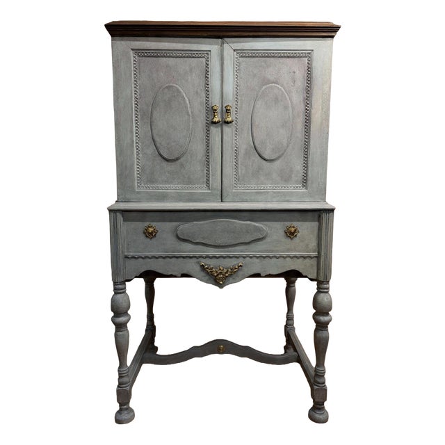 Vintage American William & Mary Style Painted Cabinet, 1930s For Sale