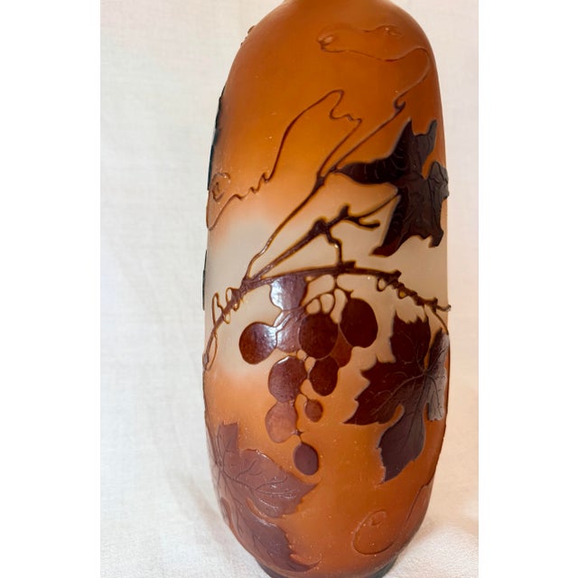 Gallé Signed Large Vase ‘Grape Cluster’ Art Nouveau 1900 For Sale - Image 9 of 12