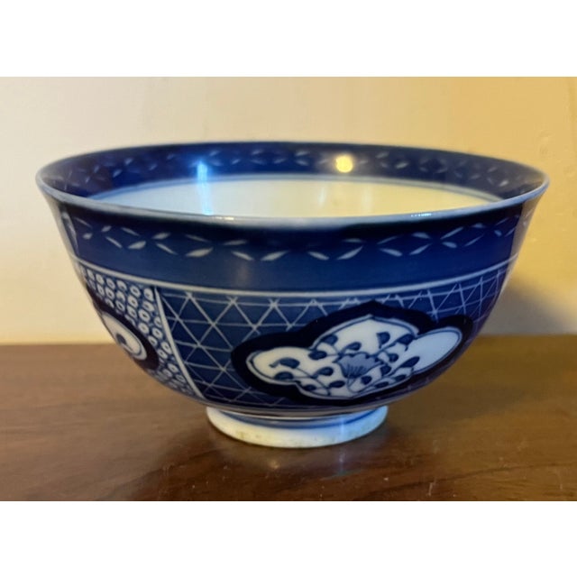 Antique 18th Century Edo Period Japanese Blue & White Porcelain Small Footed Bowl For Sale - Image 11 of 16