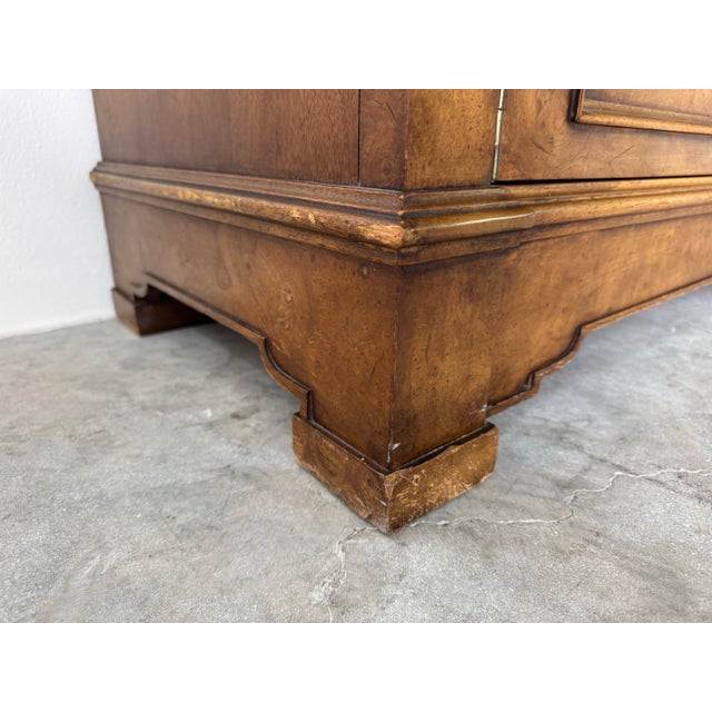 1970s Hollywood Regency Mastercraft Burl Wood Buffet / Credenza For Sale - Image 9 of 12