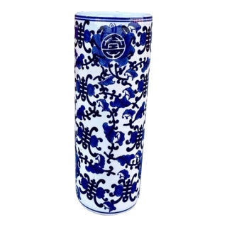 Chinoserie Blue and White Ceramic Umbrella Stand / Floor Vase For Sale