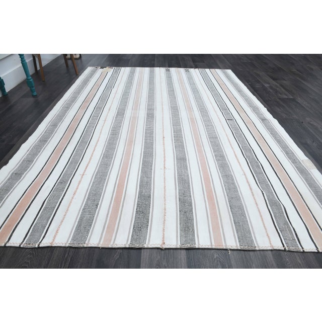 1970s Vintage Handmade Wool Cotton White Gray Area Rug For Sale - Image 4 of 11