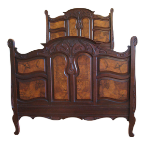 Art Nouveau Louis Majorelle (Attributed) Hand Carved Tulip Floral Design Walnut Burl Wood Bed Frame 19th C.