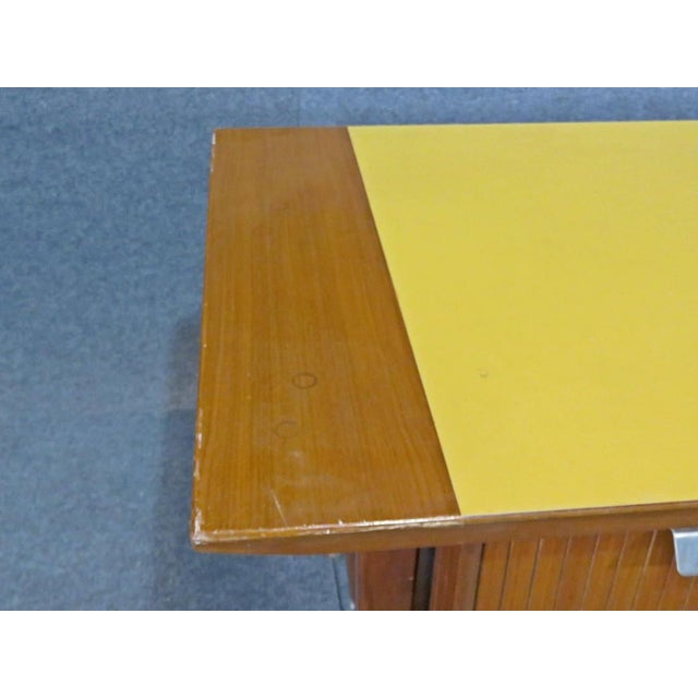 Mid 20th Century Finished Back Executive Mid-Century Desk For Sale In New York - Image 6 of 7