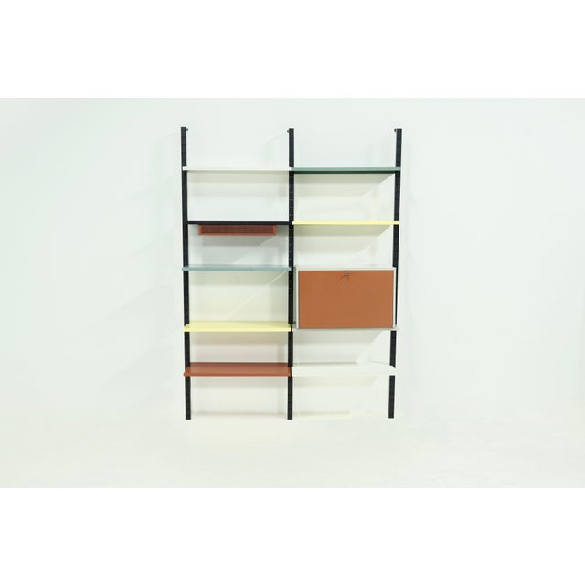 Wall unit designed by Coen de Vries for DEVO in the 1950s. This modular shelving system embodies the Dutch 'New Living'...