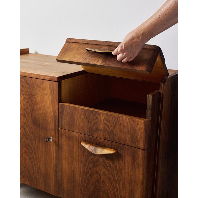 Restored Walnut Commode from Tatra Nabytok, 1950s For Sale - Image 4 of 8