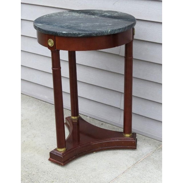 Vintage Bombay Company French Empire Style Green Marble and Mahogany Side Table Regency Revival This striking late 20th-...
