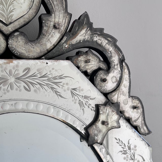 Antique Octagonal Venetian‑Style Mirror with Etched Floral Decoration, 1890s For Sale - Image 5 of 10