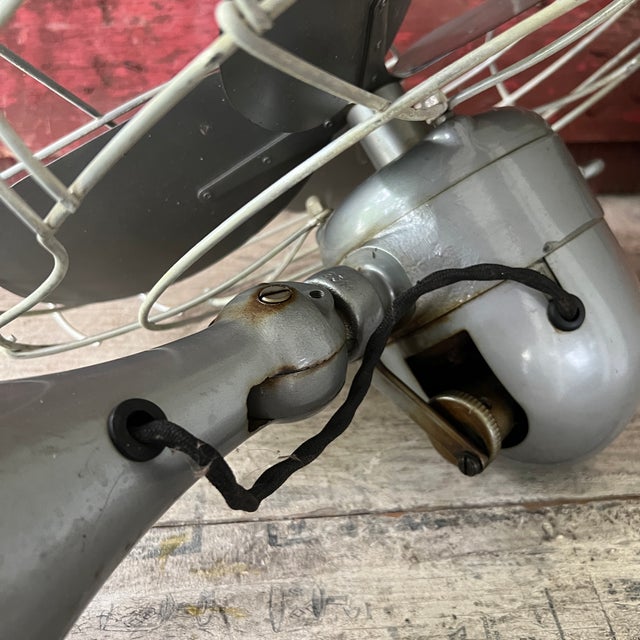 Vintage Emerson Electric 16" Oscillating Metal Desk Fan Fully Functional For Sale - Image 14 of 17