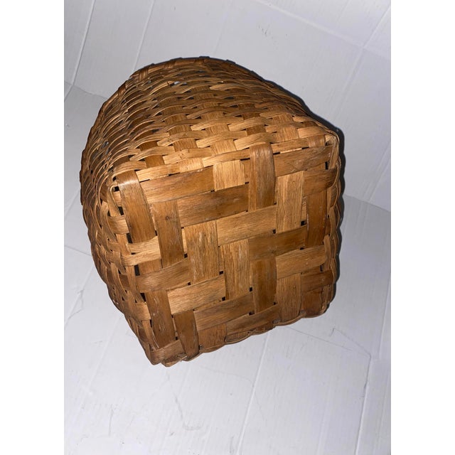 19th Century Traditional Hand-Woven Northeastern American Wood Splint Gathering Basket. For Sale - Image 9 of 11