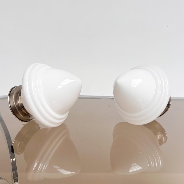 Iconic design by giso for gispen from the 1930s. This lamp is also known as the ‘acorn or spinning top lamp’. The pointed...