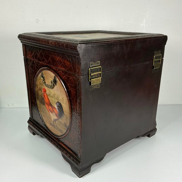 1970s Vintage Farmhouse Arts & Crafts Boho Chic Velvet Lined Rooster Storage Box For Sale - Image 9 of 18