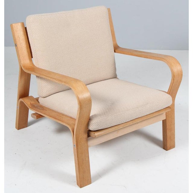 1970s Lounge Chair in Oak by Hans J. Wegner for Getama, 1970s For Sale - Image 5 of 7
